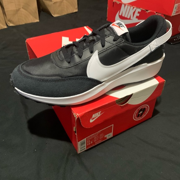 MENS NIKE SNEAKERS - Picture 11 of 11